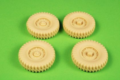 Q.Chevr.4x4 wheels10,5x20 Gen.Purpose(Dunlop) 1/35