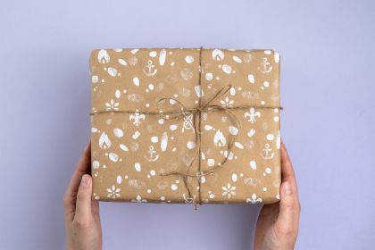 Dárkový balicí papír Otisky skautingu