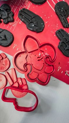 Vykrajovátko lilie obrys velká