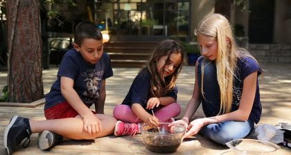 Plan Toys, Bláznivá vědecká laboratoř - Mladý trosečník