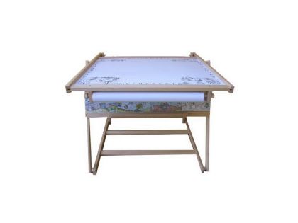 Dětská dřevěná magnetická tabule- stolek 2v1