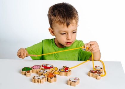 Provlékačka dřevěná- Moje první zvířátka 12 dílků