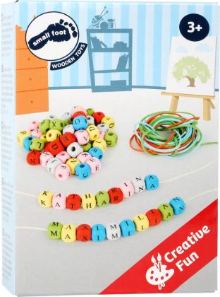 Small Foot Dřevěné barevné navlékací korálky písmenkové