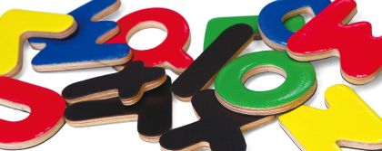 VIGA, Dřevěná magnetická písmena v krabičce