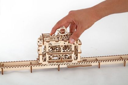 Ugears 3D dřevěné mechanické puzzle Kaninová lanovka s tratí