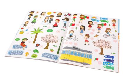 ROSA & LISABON – Město plné samolepek