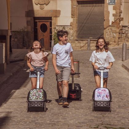 Školní a cestovní batoh na kolečkách Nikidom Roller UP Safari  XL (27l) černá