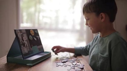 Petitcollage Magnetické divadlo vesmír