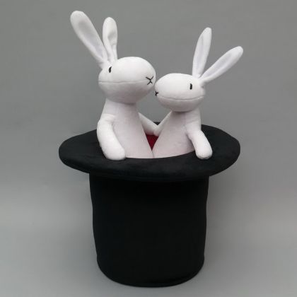 MÚ Brno, Bob a Bobek v klobouku - plyšové figurky 32cm a 27cm