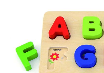 VIGA, Dřevěná vkládačka - písmena