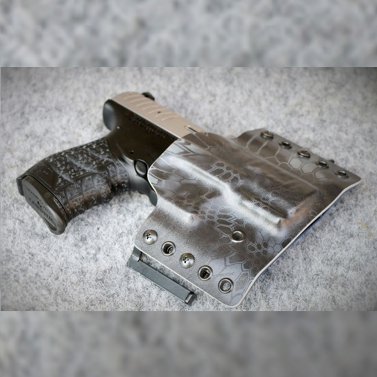 Opaskové pouzdro na pistoli Walther CCP, RH Holsters, Kydex KTB, SpeedLoops, pravé