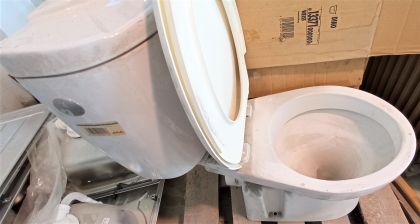 Záchodová mísa se splachovadlem  KASTEN ZBYTKY - BAZAR