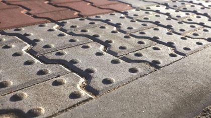 CSB KOST 8 Šedá slepecká neskladba ROVNÁ (paleta 8,4 m² / vrstva 0,84 m²)