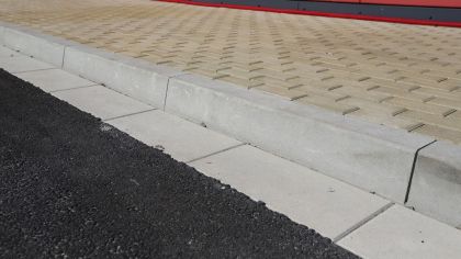 CSB SILNIČNÍ KRAJNÍK 50 x 25 x 8 mm Šedá (paleta 60 ks)
