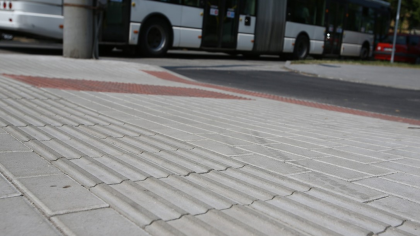 CSB QUADRO 8 Šedá vodící drážka neskladba (paleta 9,6 m² / vrstva 0,96 m²)