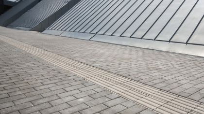 CSB QUADRO 8 Šedá vodící drážka neskladba (paleta 9,6 m² / vrstva 0,96 m²)