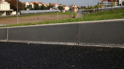CSB OBRUBNÍK SILNIČNÍ H 15 x 25 x 100 přímý Šedý (paleta 18 ks)