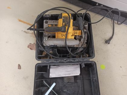 Kotoučová pila 1600W DeWALT DWE 576  STR_640