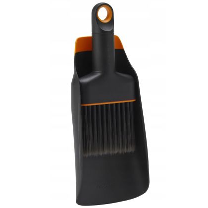Lopatka se smetáčkem FISKARS pro péči o rostliny v bytech