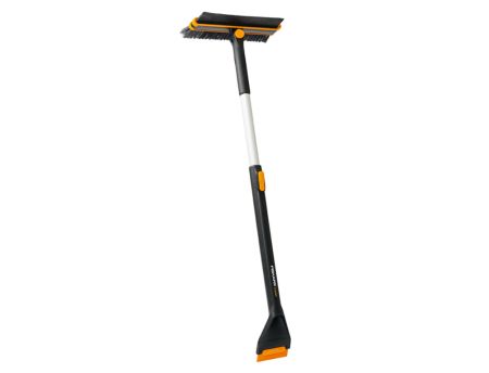 Teleskopická škrabka na led FISKARS X-series s otočným smetáčkem 1078492