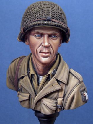 ADB25001  1/8 E/506th PIR Captain, Holland 44
