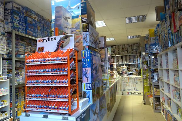 Specialist in modeling supplies and plastic models