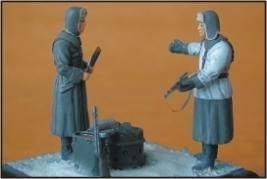 1:35 German Infantry Overcoat (2 fig.)