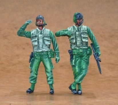 1:35 US Heli.pilots-standing Vietnam (2 fig.)