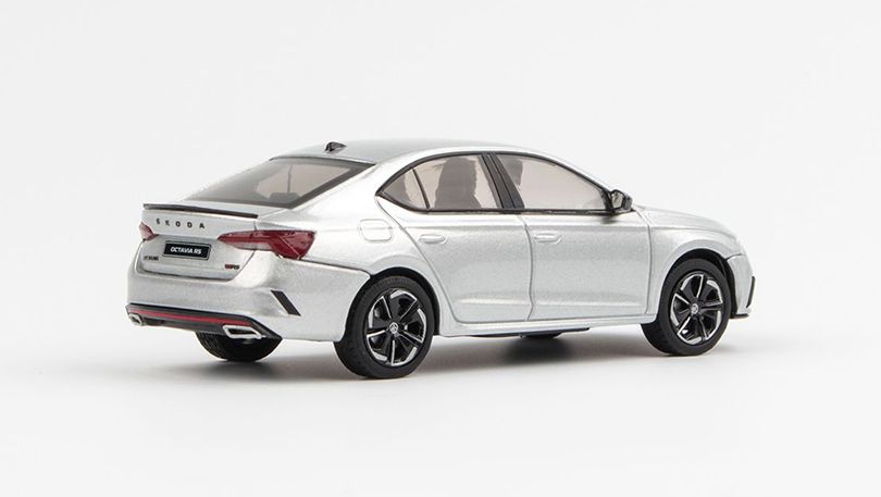 1:43 Škoda Octavia IV RS 2020 Stříbrná Brilliant Metalíza