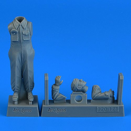 1:32 German Luftwaffe WWI Mechanic