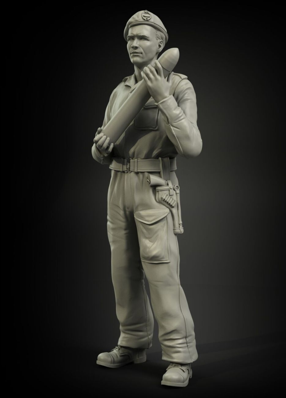 1:35 British RAC North Africa loading 75mm ammo soldier No.1