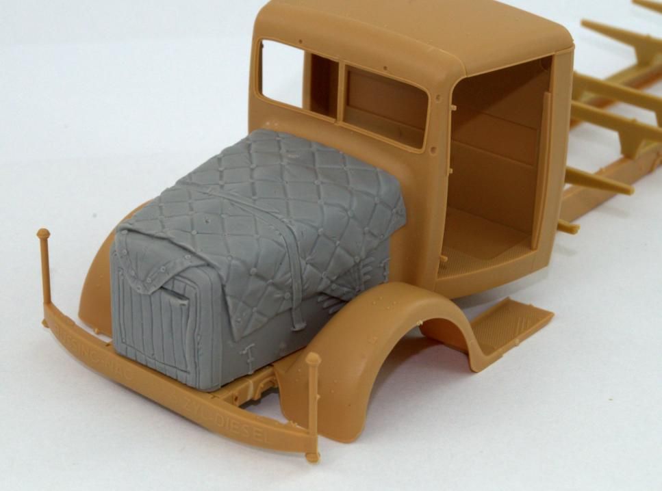 1:35 Bussing-NAG 4500 engine deck with winter canvas