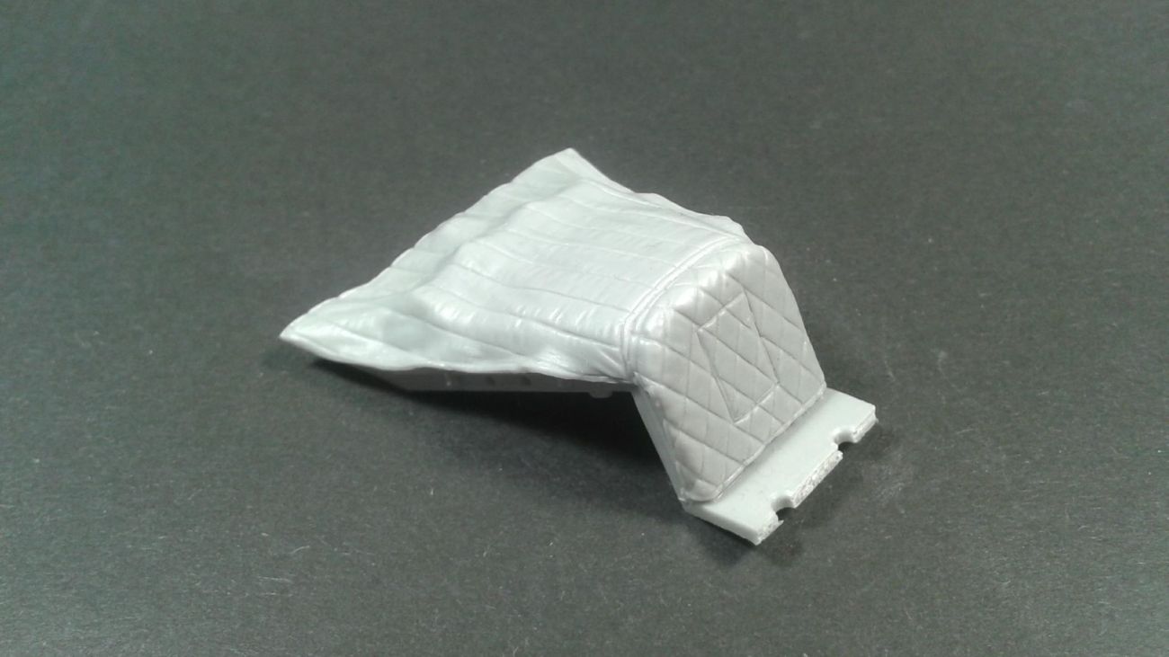 1:35 GAZ-67 engine deck with canvas cover