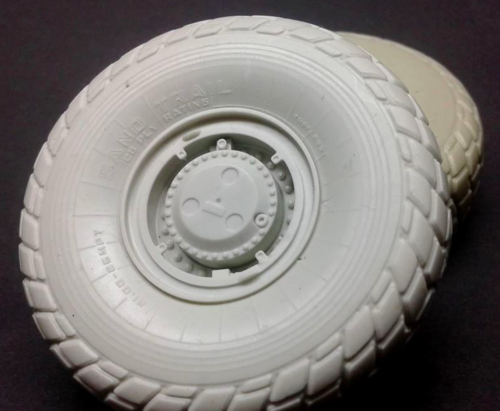 1:35 G6 “Rhino” Road wheels