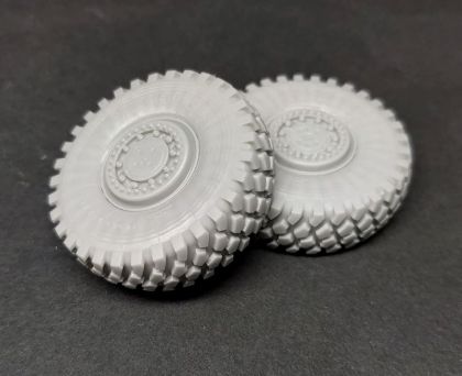 1:35 Buffalo a2 MPCV road wheels (Panda kit)