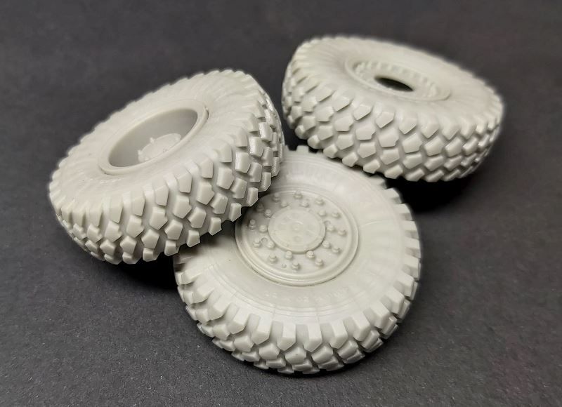1:35 Buffalo MPCV road wheels (Bronco kits)