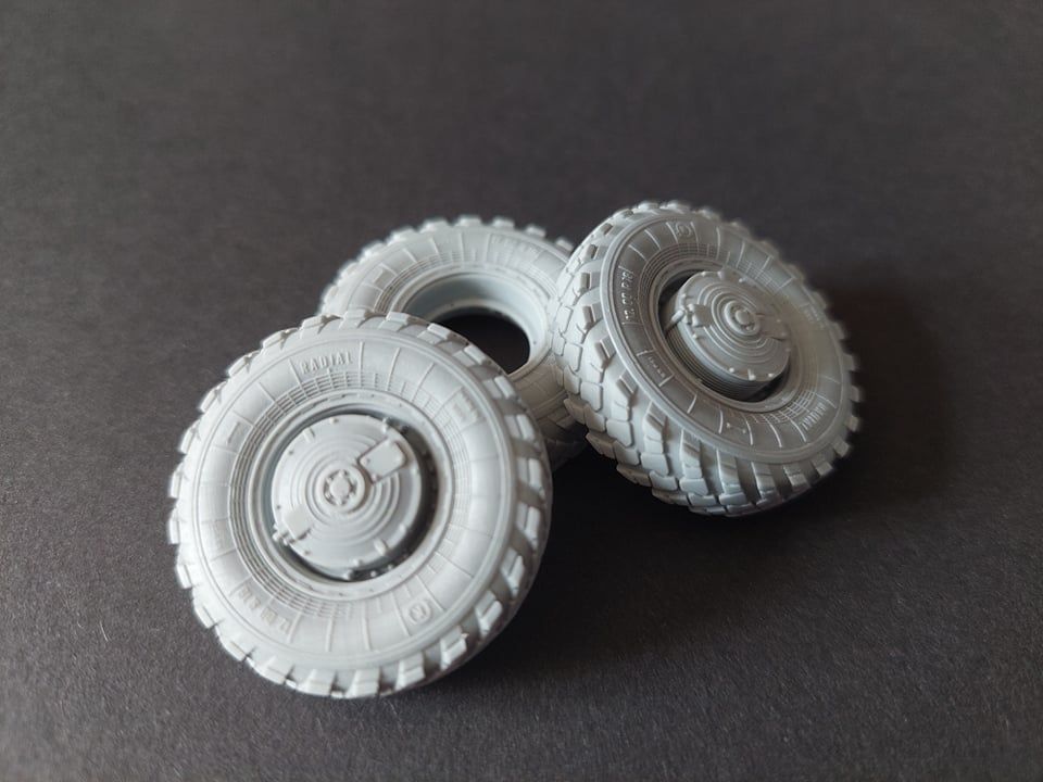 1:35 GAZ 233014 “Tigr” road wheels