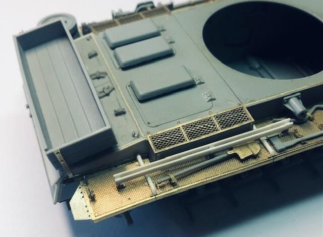 1:35 WOODEN BOX FOR PZ. KPFW III L-N, TYPE 3, WITH WOOD TEXTURE AND PE BRACKET