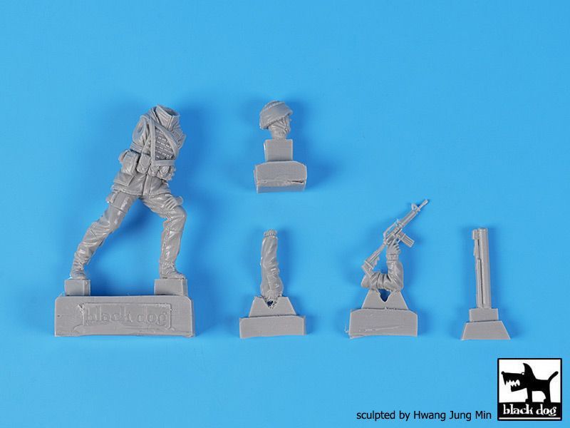 1:35 Ukrainian soldier N°2