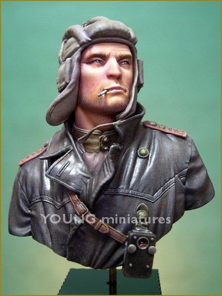 1:10 SOVIET TANK COMMANDER 1944