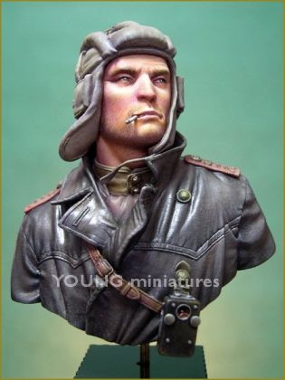 1:10 SOVIET TANK COMMANDER 1944