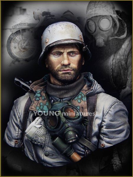 1:10 German Motorcyclist East Front WWII