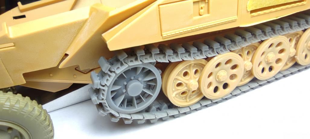 1:35 Sd.Kfz.251 Early Pattern tracks + sprocket (non poligonal)