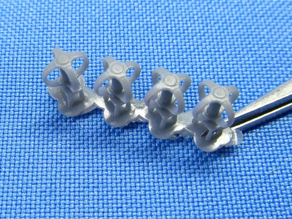 1:48 'Egg-Beater' UHF SatCom Antenna (4 pcs)