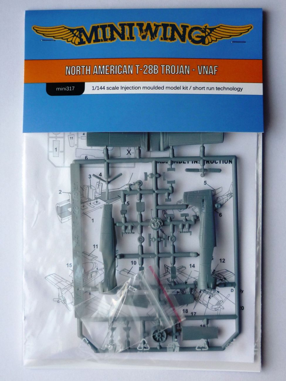 1:144 North American T-28B 