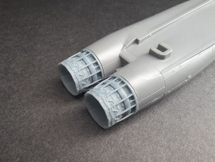 1:144 B-1b LANCER EXHAUST OPEN option