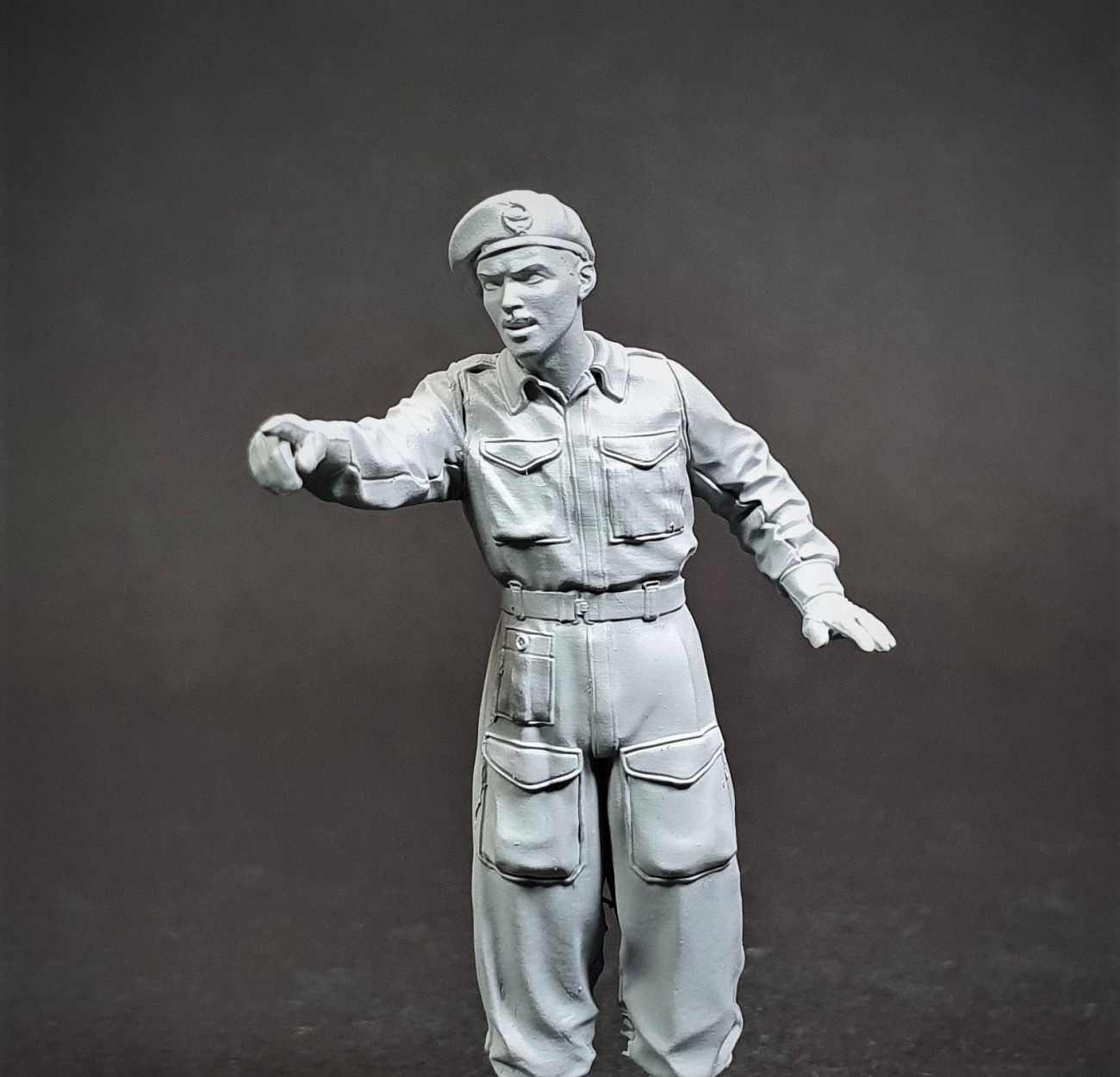 1:35 British Sherman tank loader