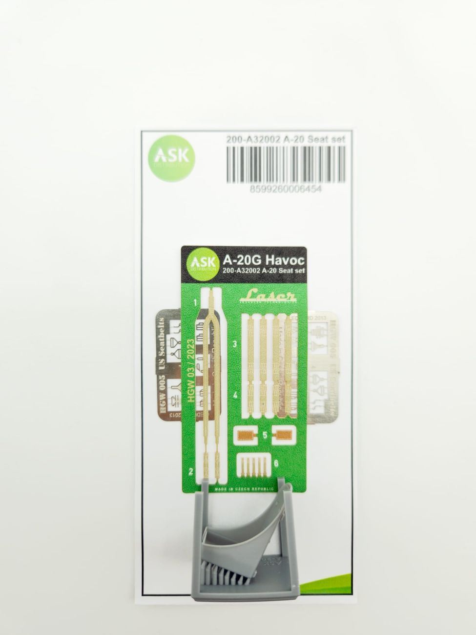 1:32 A-20 Havoc - Seat SET - early type with Textil Seat Belts and photoetched belt buckles