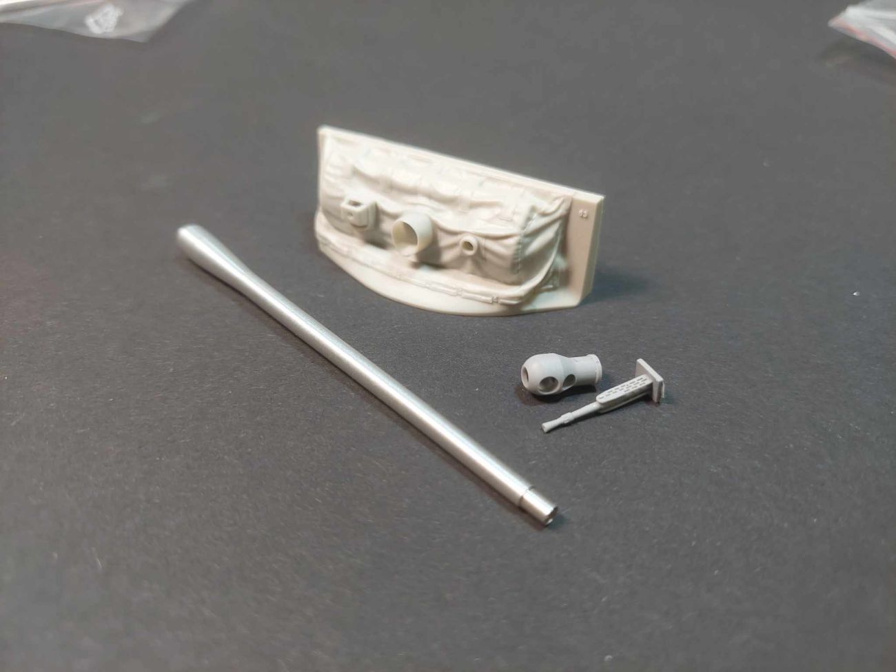 1:35 A34 “Comet” canvas mantlet with 77mm OQF Gun (Post-war pattern)