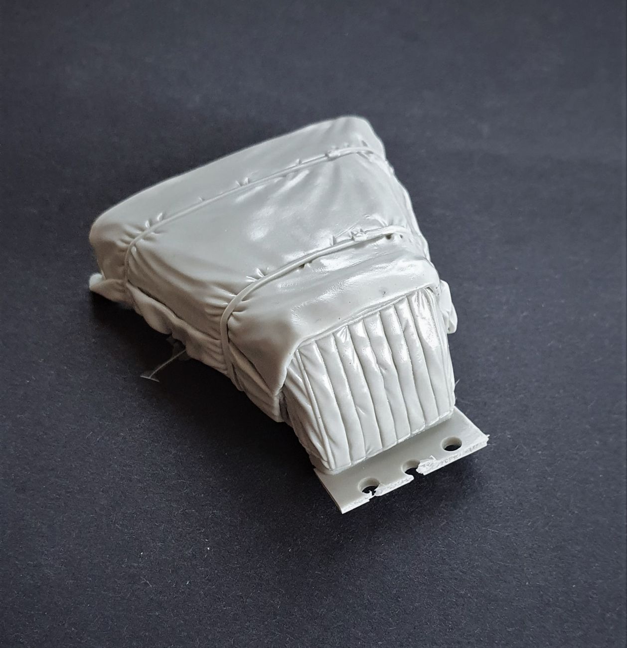 1:35 Sd.Kfz 10 engine deck with canvas cover